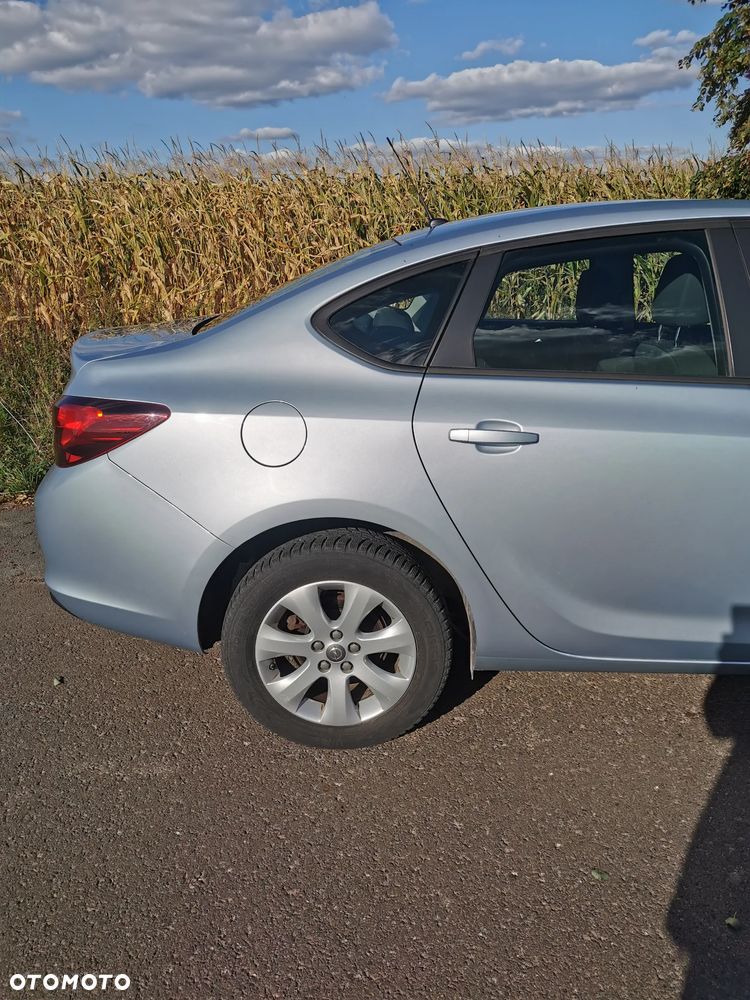 Opel Astra 1.6 Business EU6 - 3