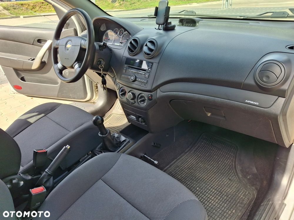 Chevrolet Aveo - 21