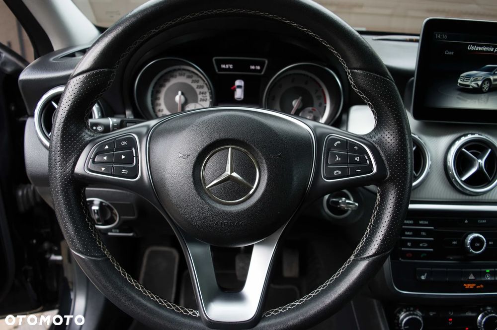 Mercedes-Benz GLA 180 UrbanStyle Edition - 22