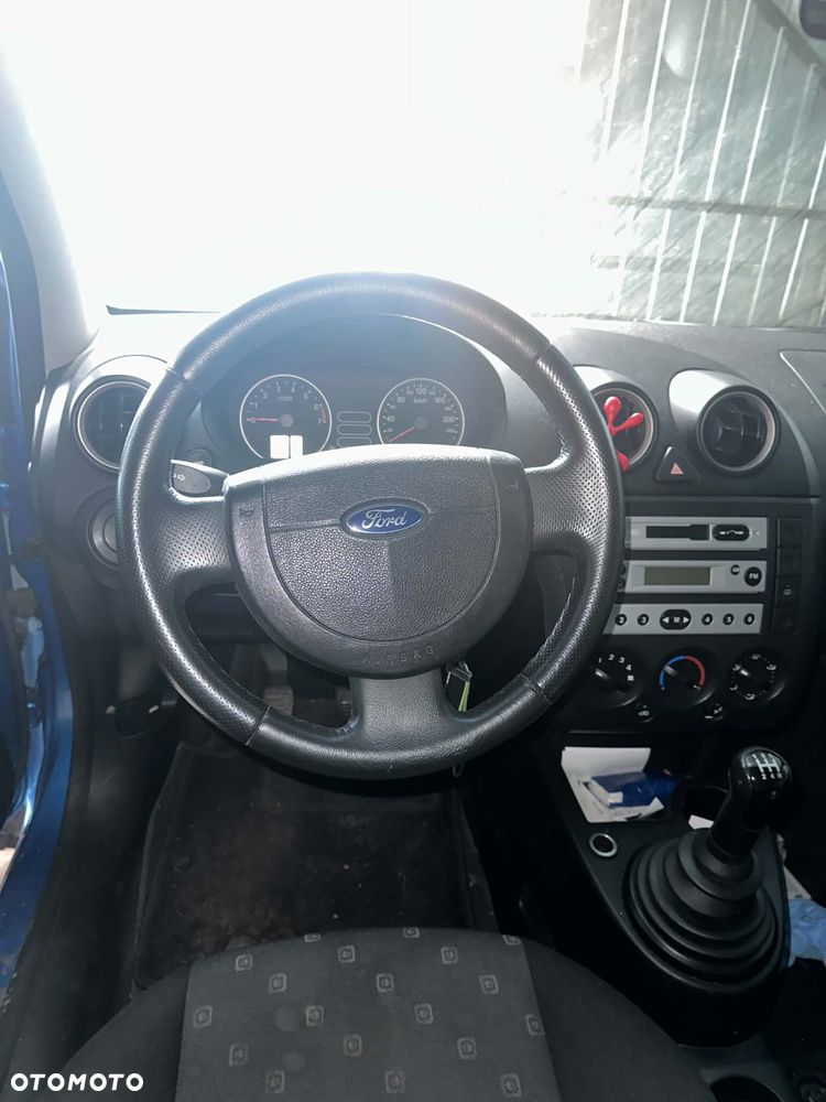 Ford Fiesta 1.3 Ambiente - 5