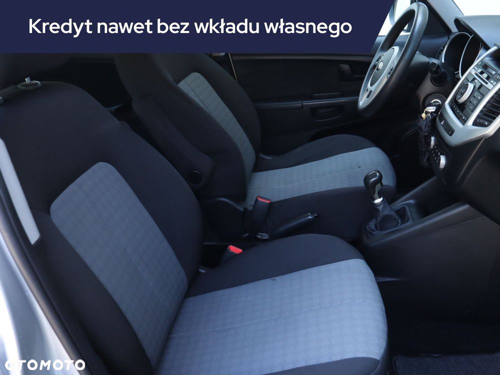 Kia Venga - 11