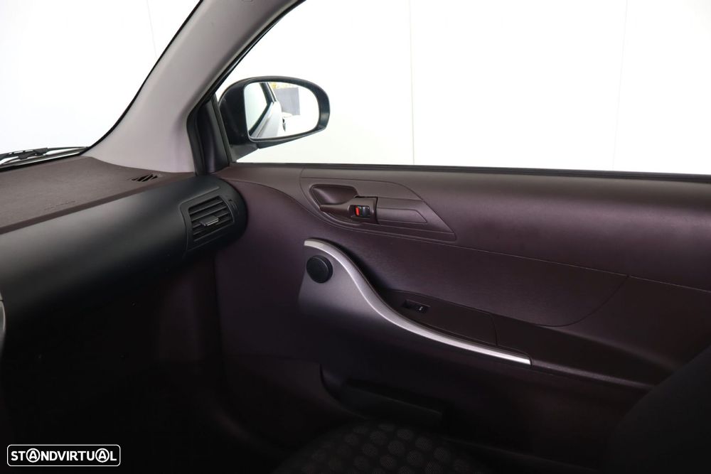 Toyota iQ 1.0 VVT-i Essential - 24