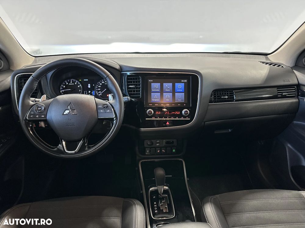 Mitsubishi Outlander - 10