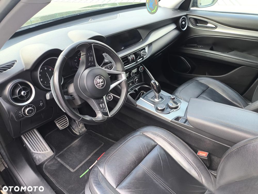 Alfa Romeo Stelvio 2.0 Turbo 16V AT8-Q4 Ti - 6