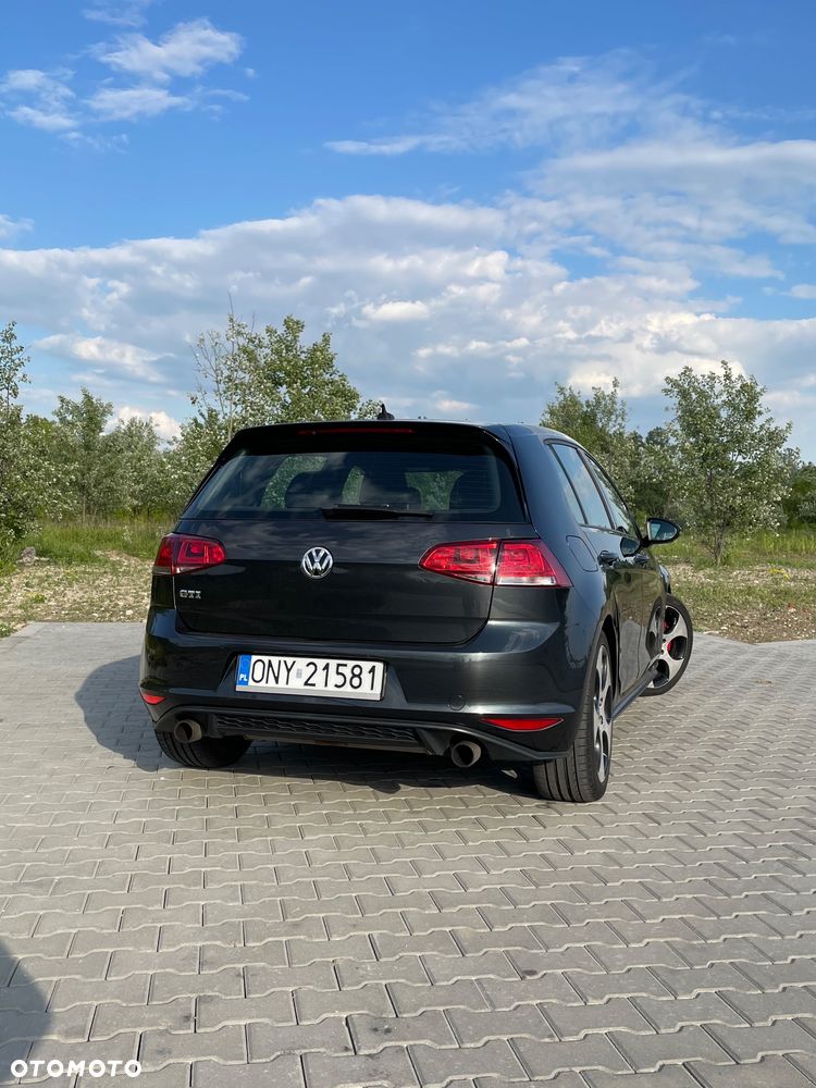 Volkswagen Golf - 18