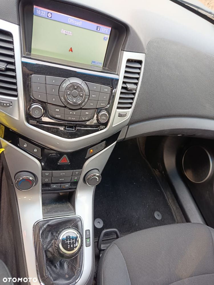 Chevrolet Cruze 1.7 LT - 11