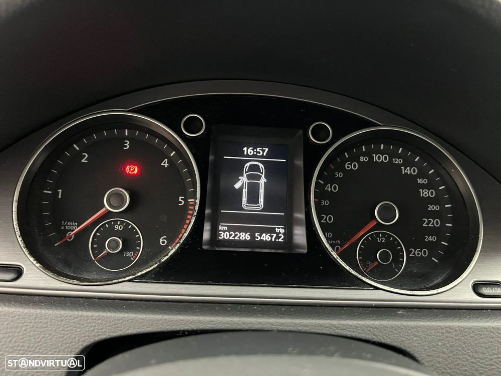 VW Passat 1.6 TDI Confortline - 11