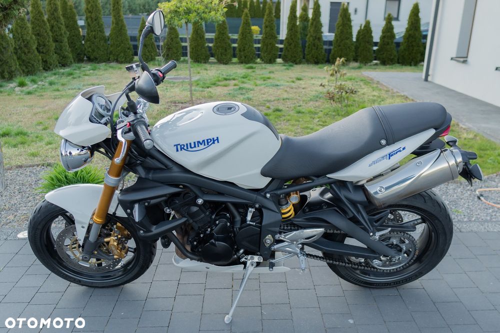 Triumph Street Triple - 8