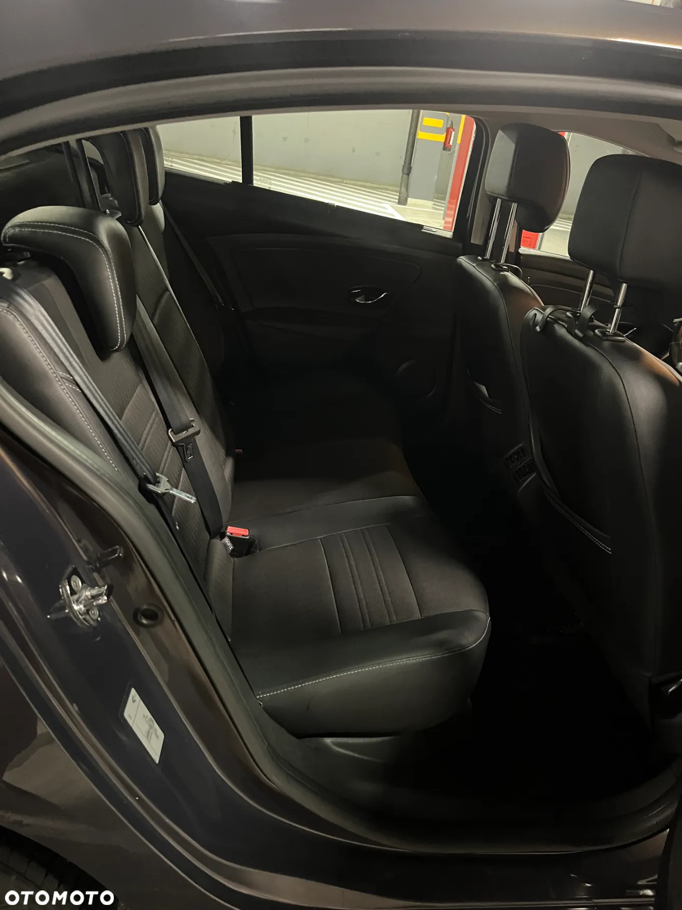 Renault Fluence 1.6 16V Intens - 8