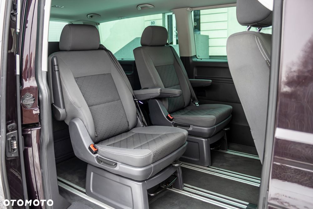 Volkswagen Multivan - 13