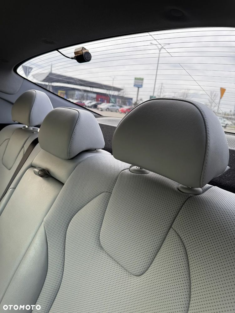 Hyundai Elantra 1.6 Executive CVT - 16