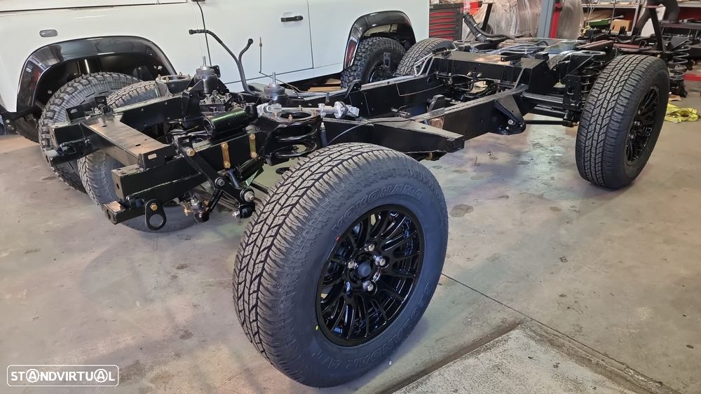 Land Rover Defender - 14