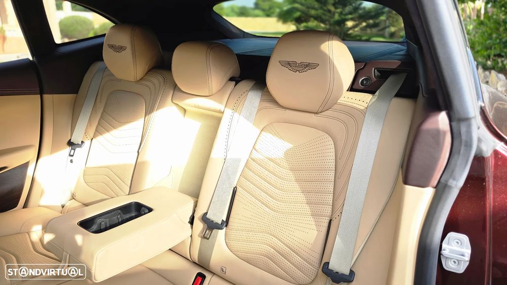 Aston Martin DBX Standard - 13
