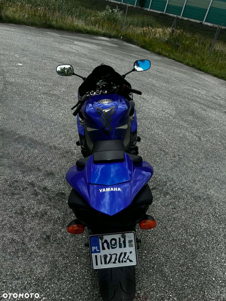 Yamaha R1 - 4