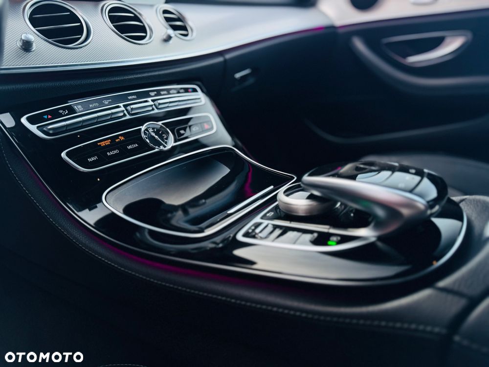 Mercedes-Benz Klasa E 220 d 9G-TRONIC Exclusive - 33