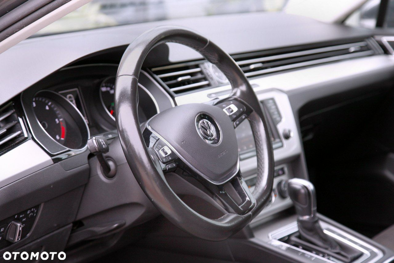 Volkswagen Passat - 12