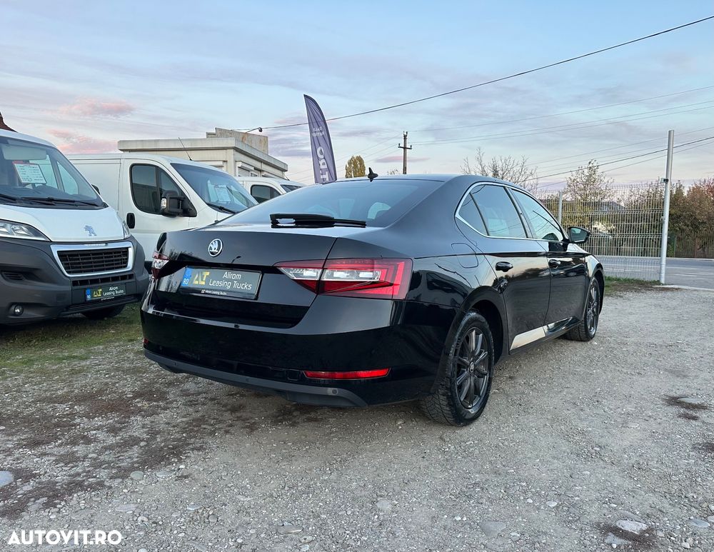 Skoda Superb 2.0 TDI DSG Premium Edition - 12
