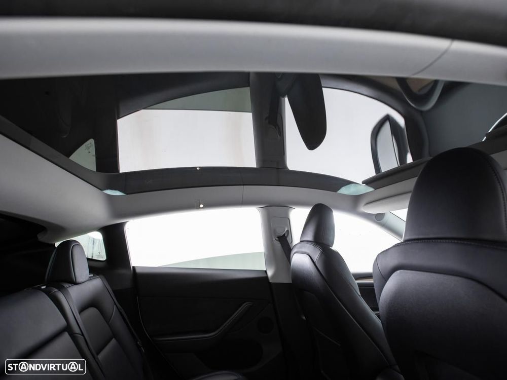 Tesla Model Y Long Range Dual Motor AWD - 14