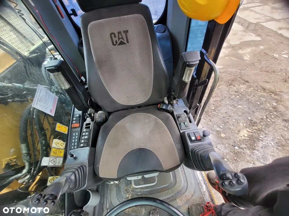 Caterpillar M318D - 11