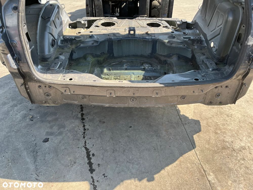 PORSCHE CAYENNE 7P CAŁY TYŁ WANNA SŁUPEK  BŁOTNIK  TYŁ LEWY / PRAWY - 2