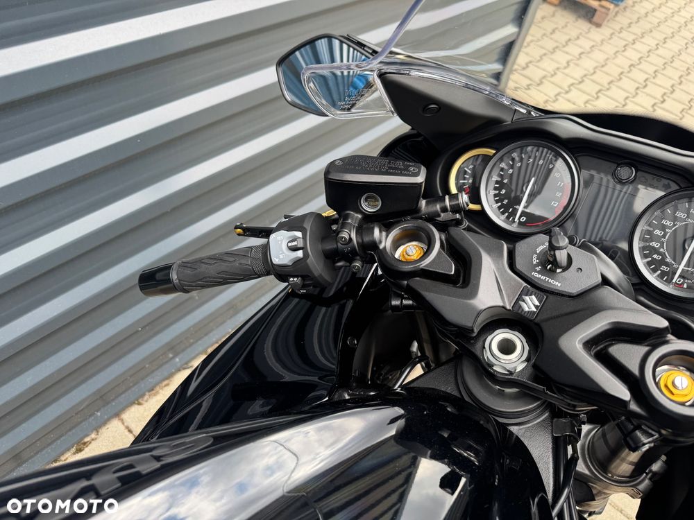 Suzuki GSX - 11