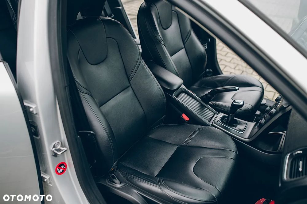 Volvo V40 D2 Drive-E Momentum - 20