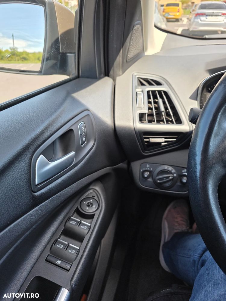 Ford Kuga - 8
