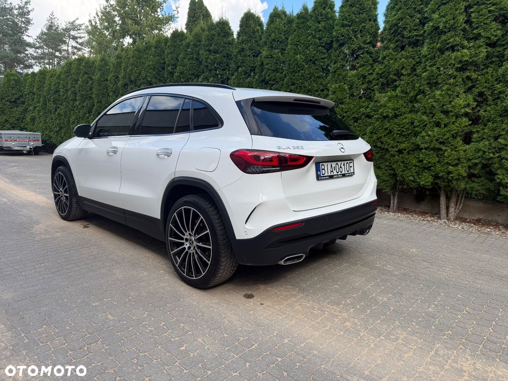 Mercedes-Benz GLA - 10