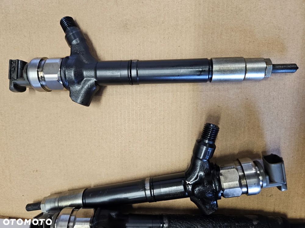 Toyota Avensis T25 T27 2.0 D4D wtryskiwacz 23670-0R030 - 1