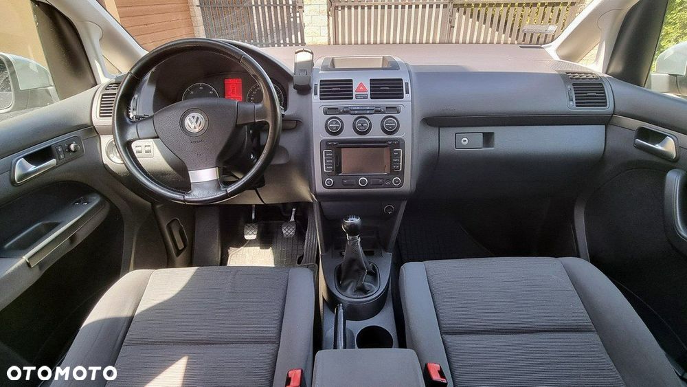 Volkswagen Touran - 11