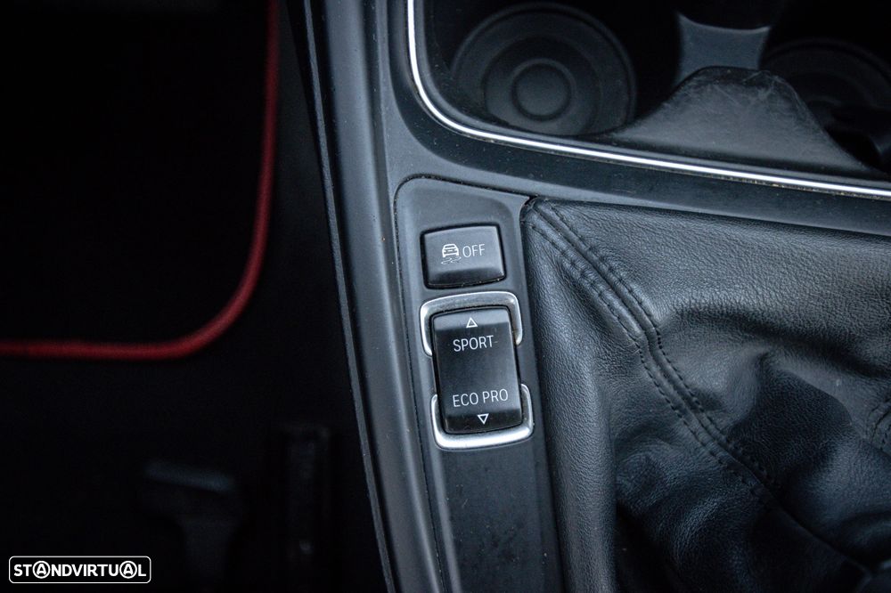 BMW 320 d Pack M - 13