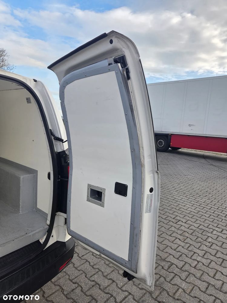 Hyundai H-1 Starex - 8