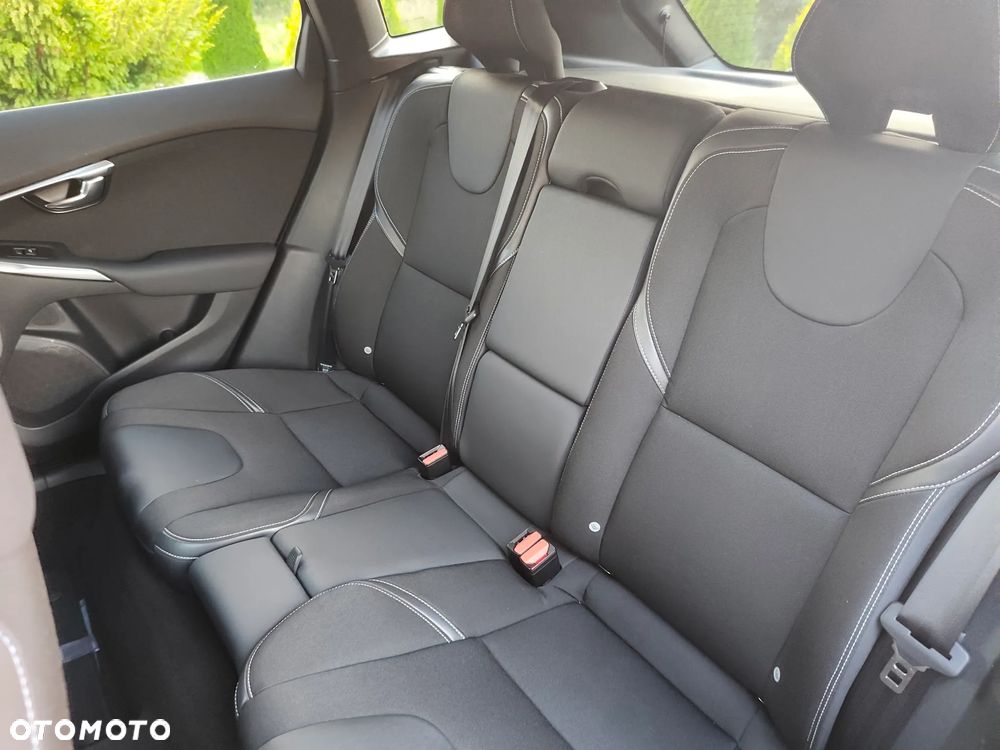 Volvo V40 D2 Summum - 12