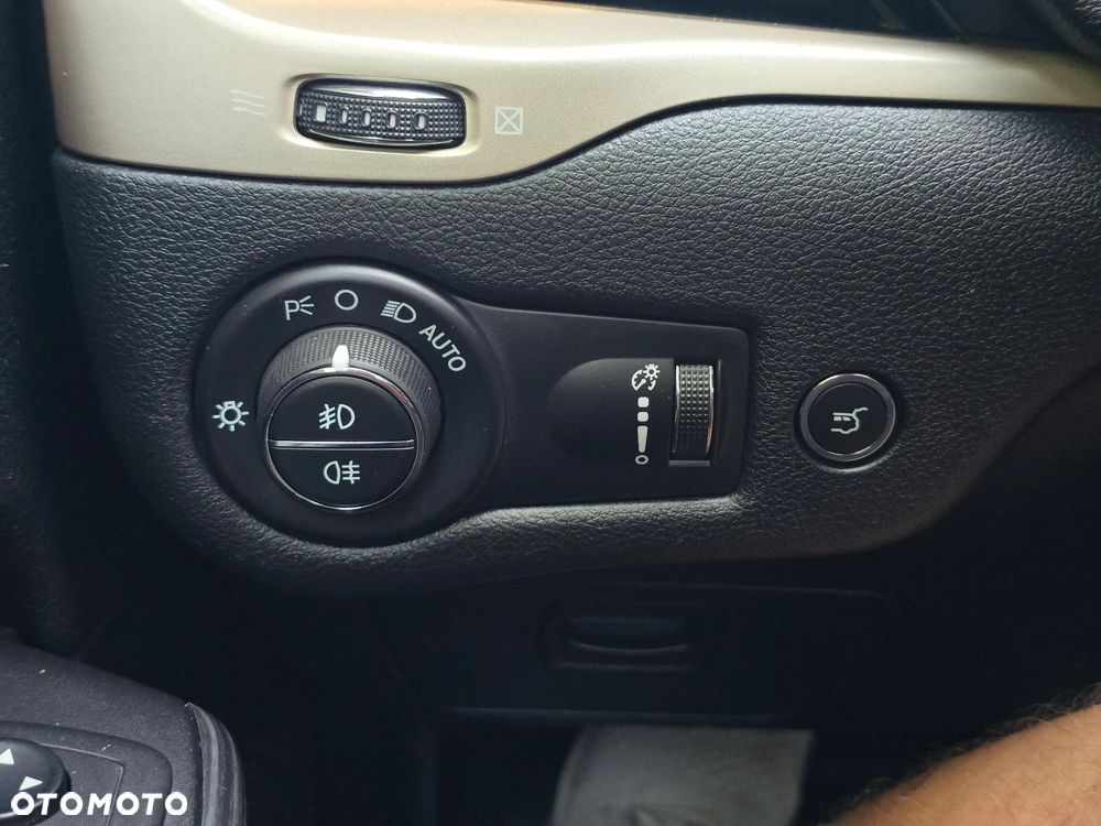 Jeep Cherokee 2.0 MJD Active Drive II Limited - 34