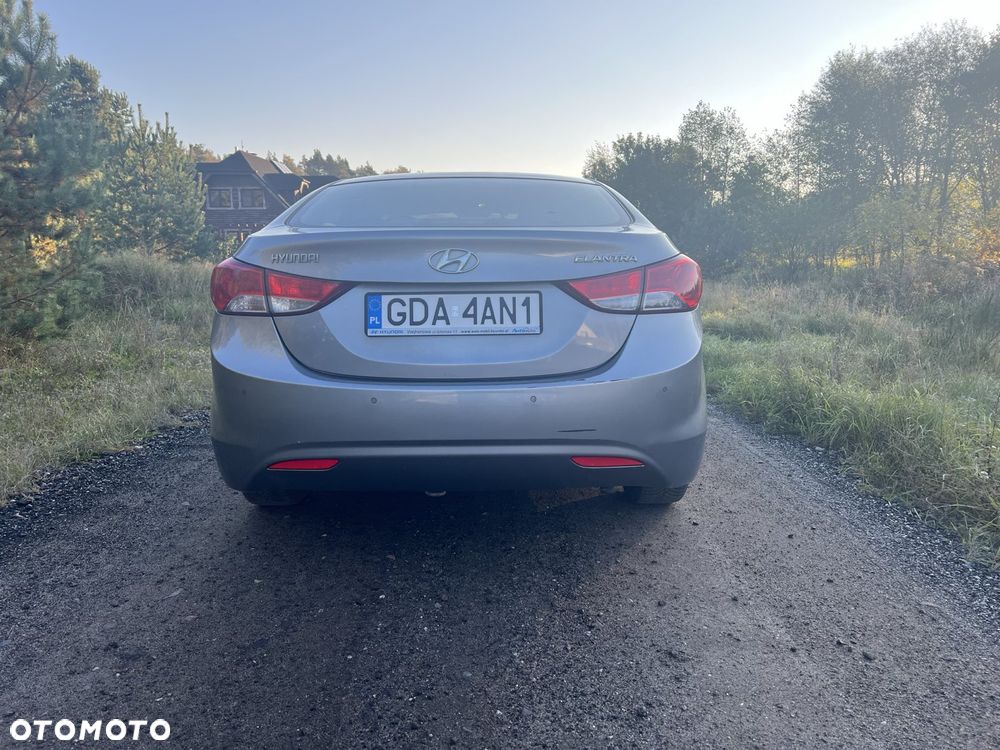 Hyundai Elantra 1.6 Style - 2
