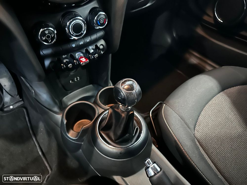 MINI 3 Portas One D - 19