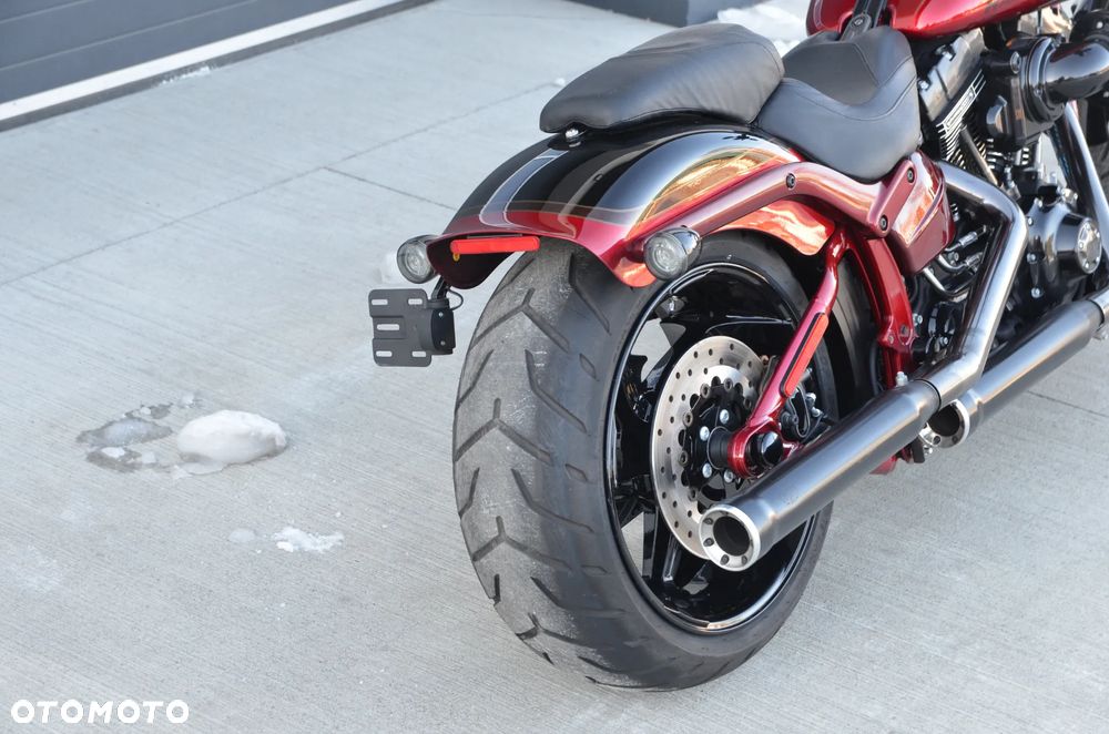 Harley-Davidson Softail Breakout - 34