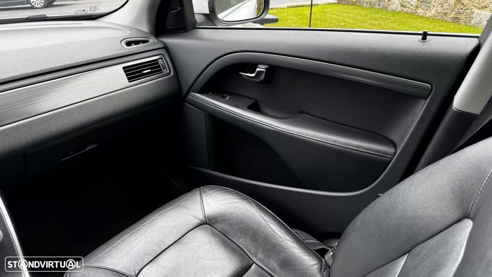 Volvo XC 70 2.0 D4 Momentum - 33