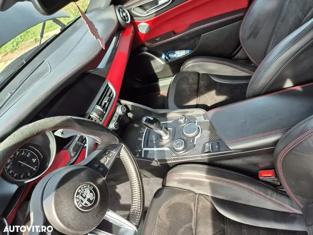 Alfa Romeo Giulia 2.9 V6 Bi-Turbo AT8 Quadrifoglio - 11