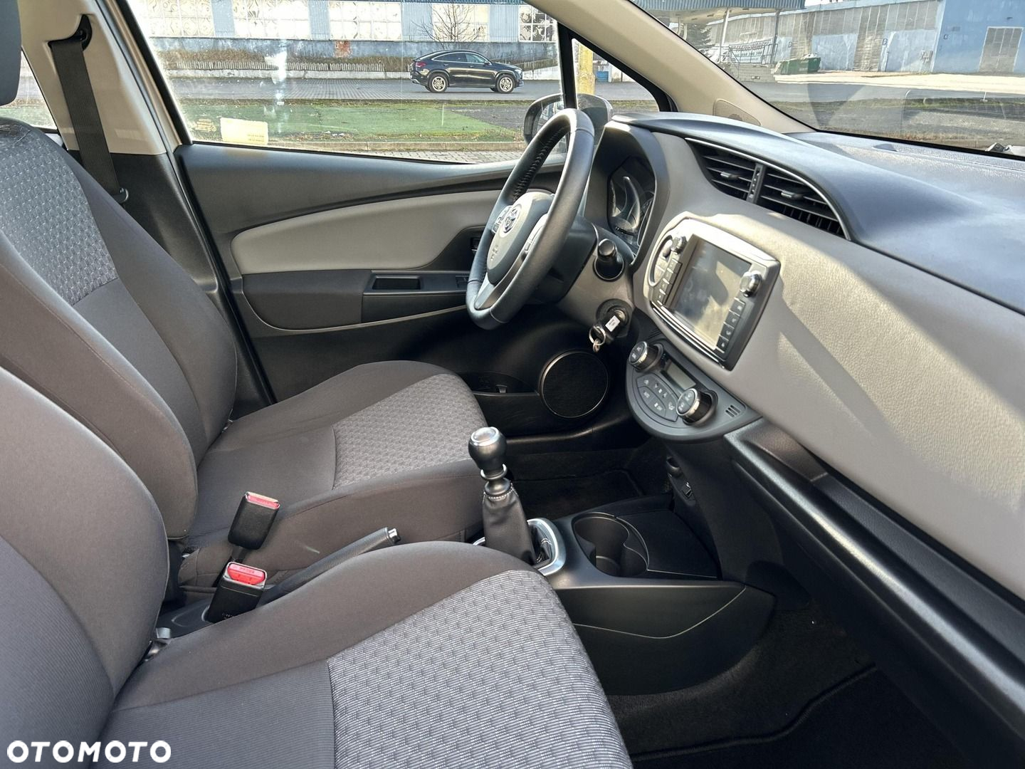 Toyota Yaris 1.33 Premium EU6 - 12