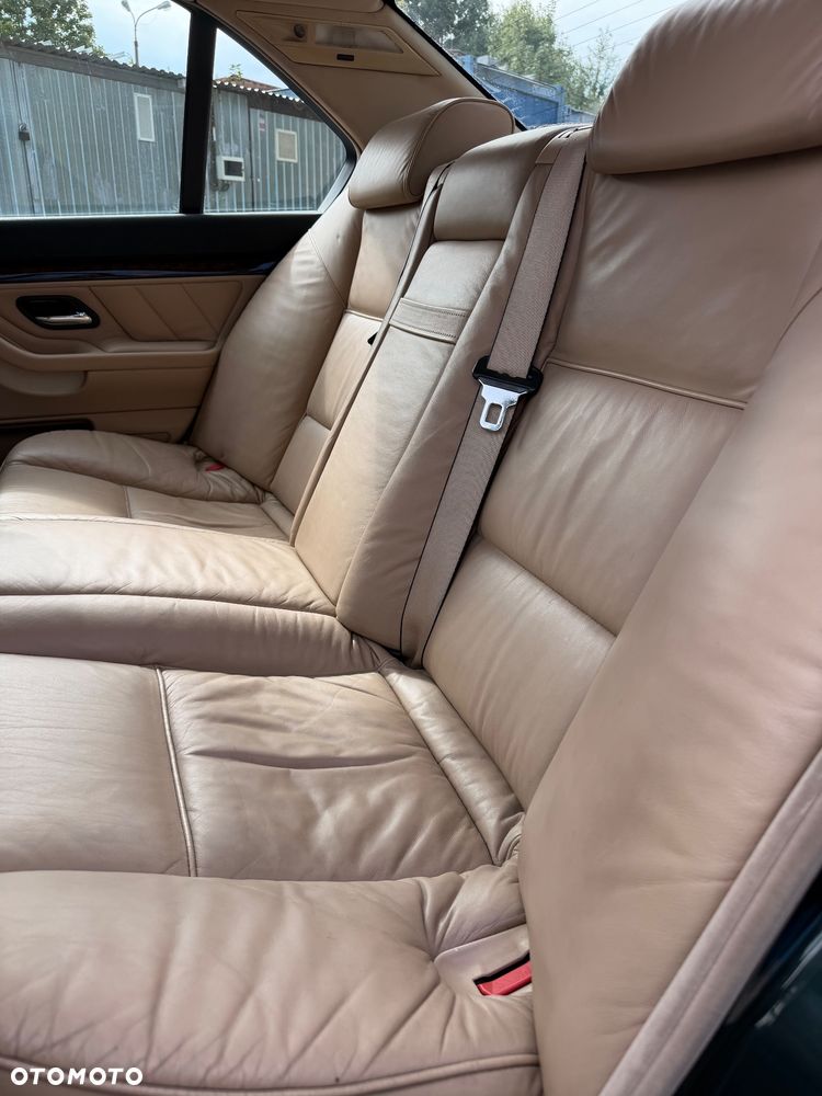 BMW Seria 7 740i - 12