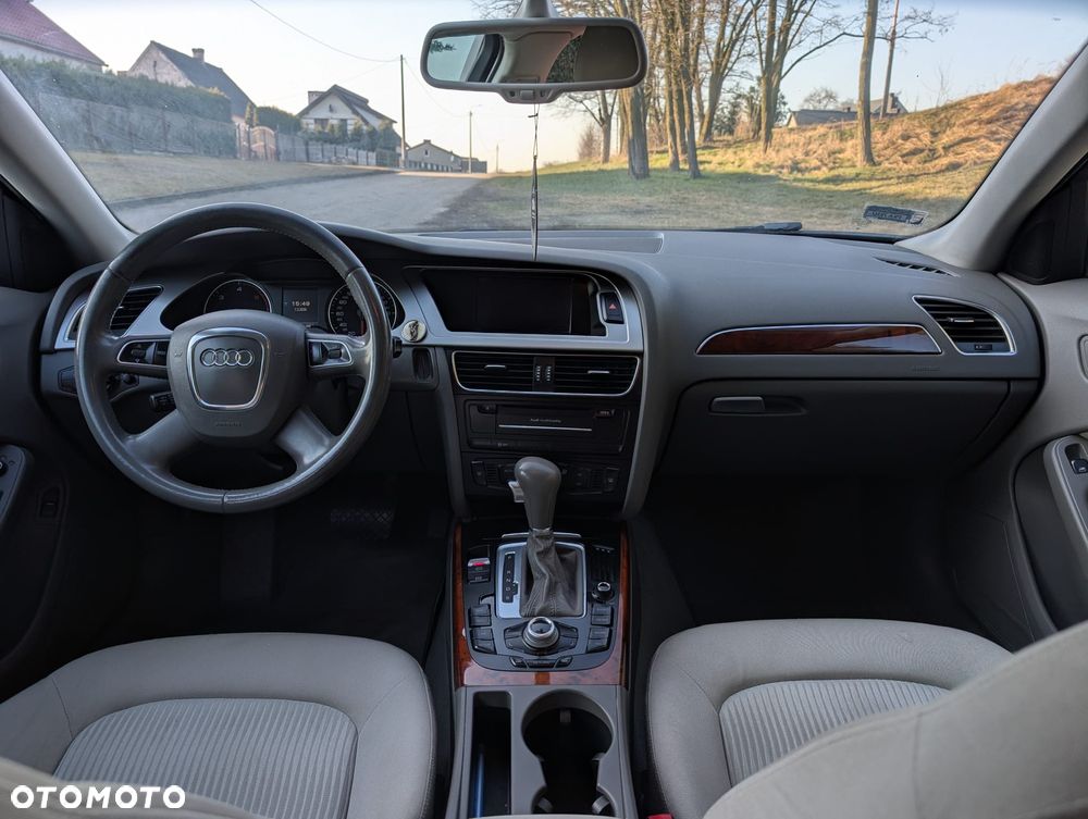 Audi A4 Limousine - 8