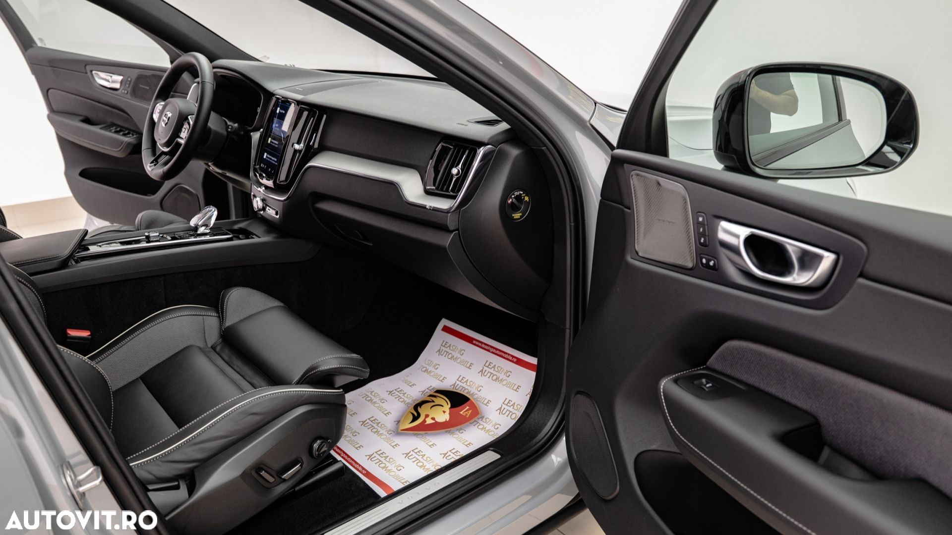 Volvo XC 60 B4 MHEV AT AWD Plus Dark - 16