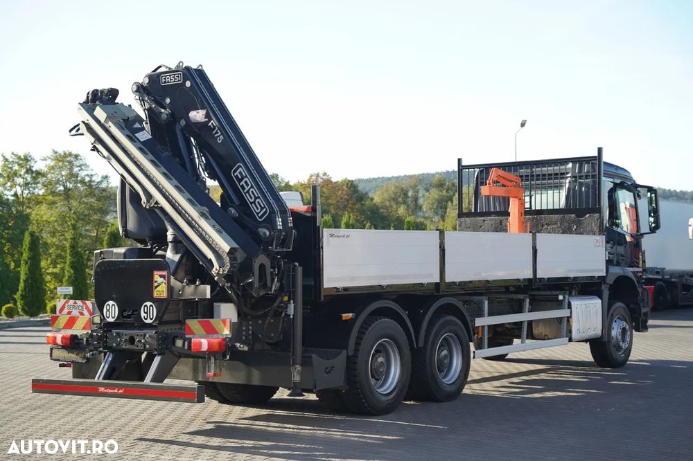 Mercedes-Benz AROCS 2636 / 6x4 / CAROSERIE BALANȚĂ - 6,8 M / MACARA FASSI F175A.2.23 / CAPACITATE MAXIMĂ DE RIDICARE: 5.100 KG / ROTATOARE / TELECOMANDĂ / PODEA RESISTENTĂ / TRANSMISIE AUTOMATĂ - 12