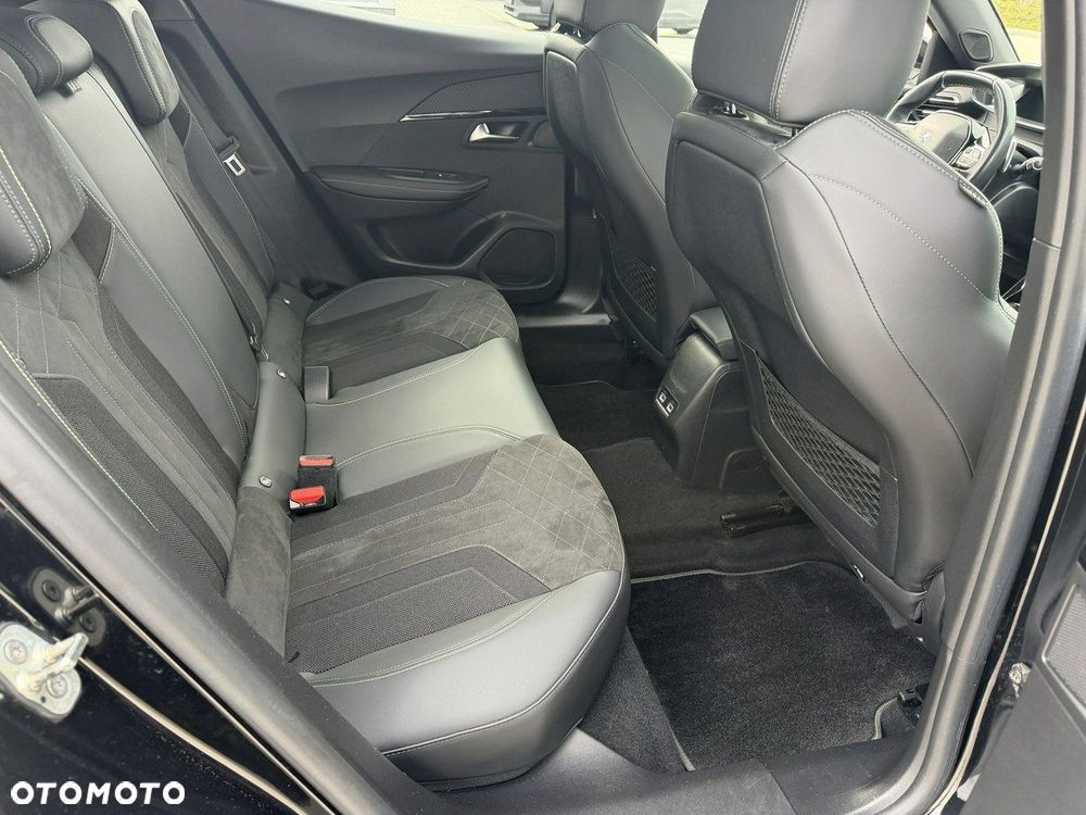 Peugeot 2008 BlueHDi 130 EAT8 GT - 32