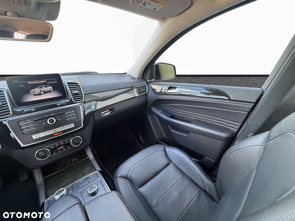 Mercedes-Benz GLE - 32