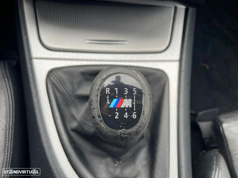 BMW 118 d Pack M - 13