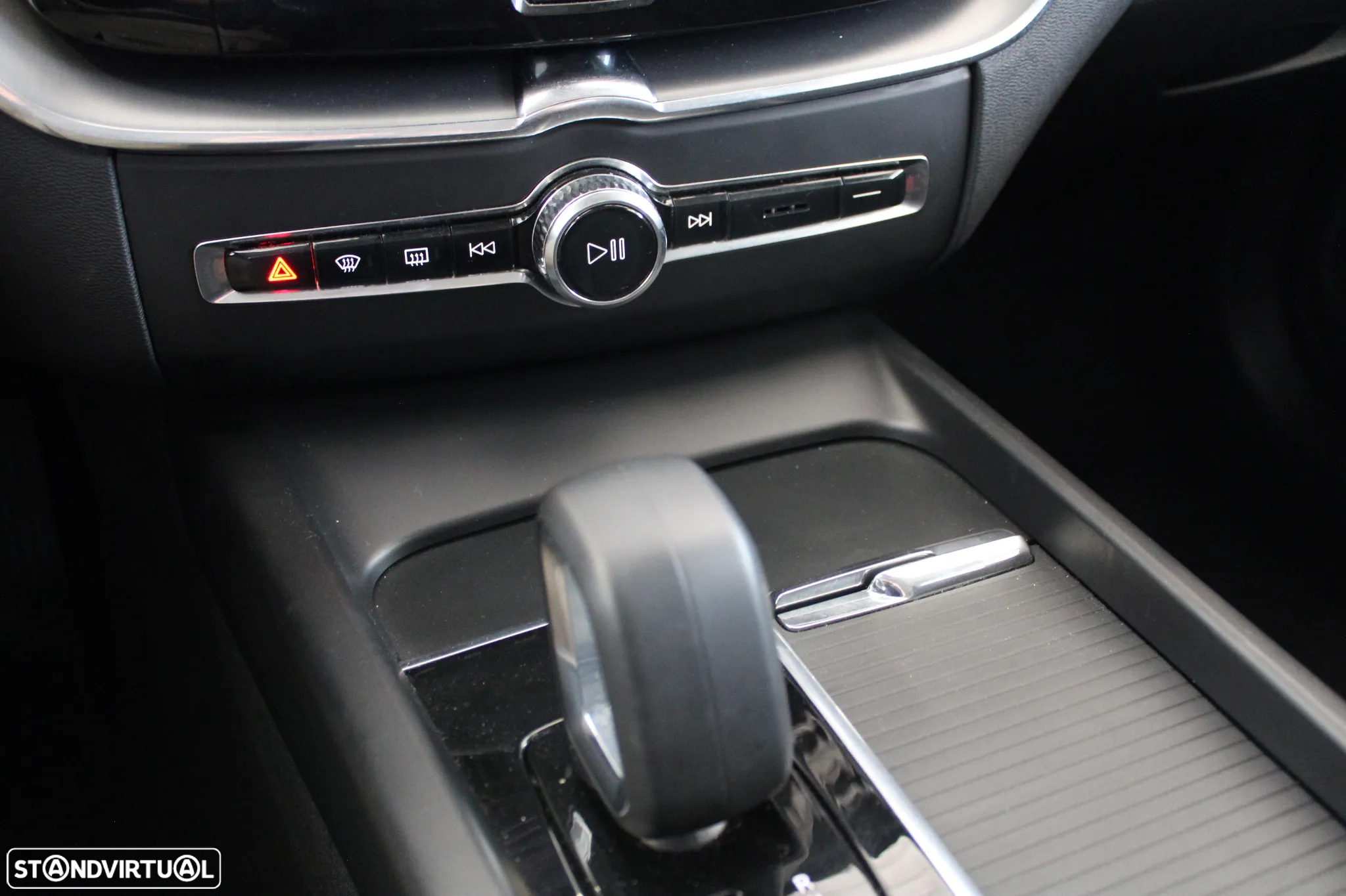 Volvo XC 60 2.0 B4 Momentum Plus - 22