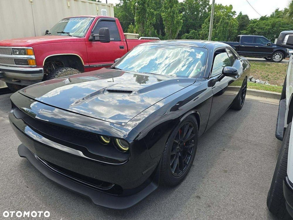 Dodge Challenger - 2