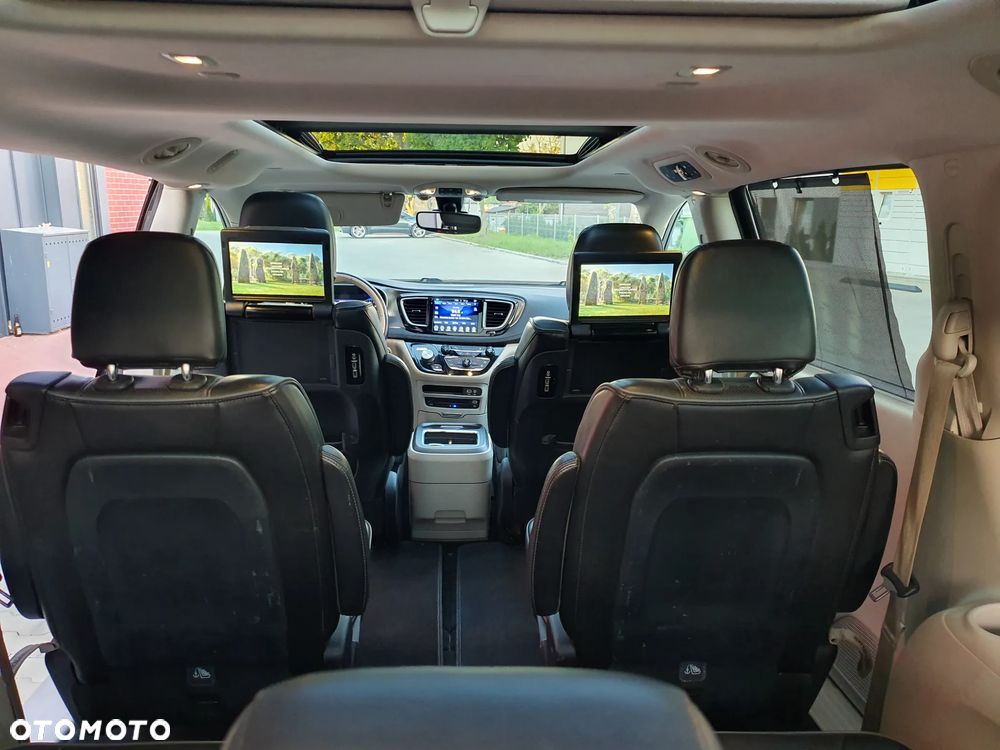 Chrysler Pacifica - 12